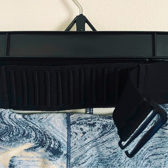 Lululemon Esker Tight in Lava Print Blue Denim Multi Size 4 EUC - Picture 11 of 13